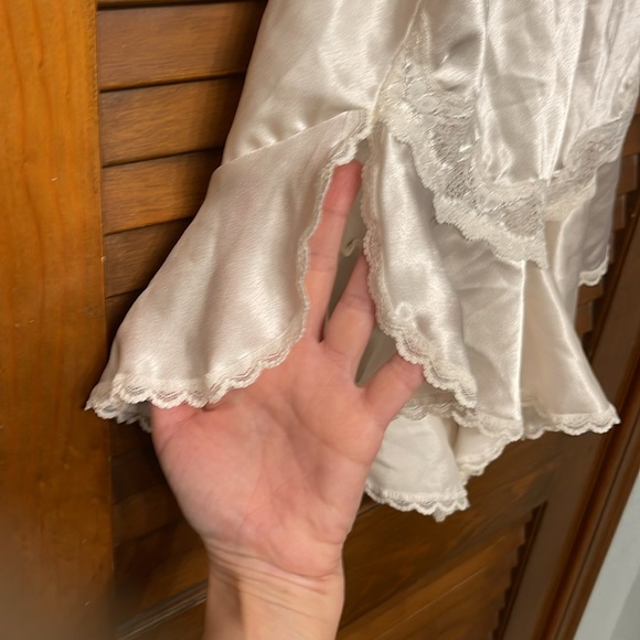 Vintage cream teddy camisole size M - Picture 9 of 9